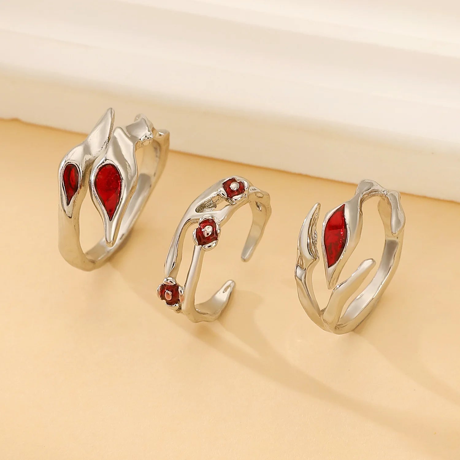 Bague Gothique Rouge Sombre