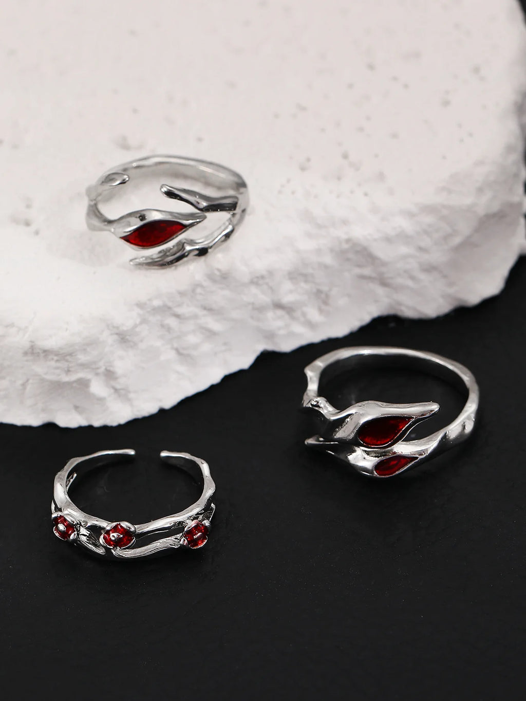 Bague Gothique Rouge Sombre