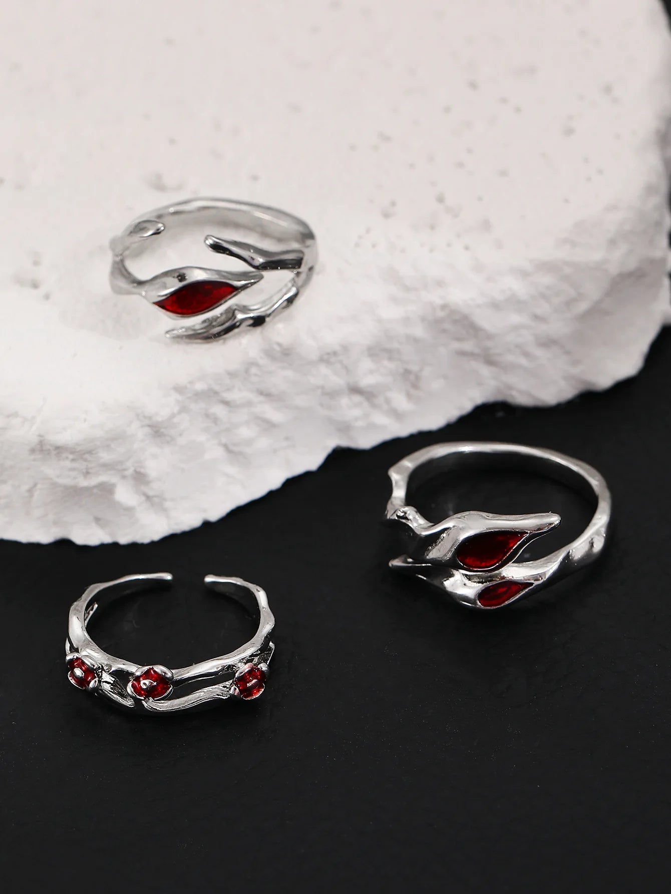 Bague Gothique Rouge Sombre