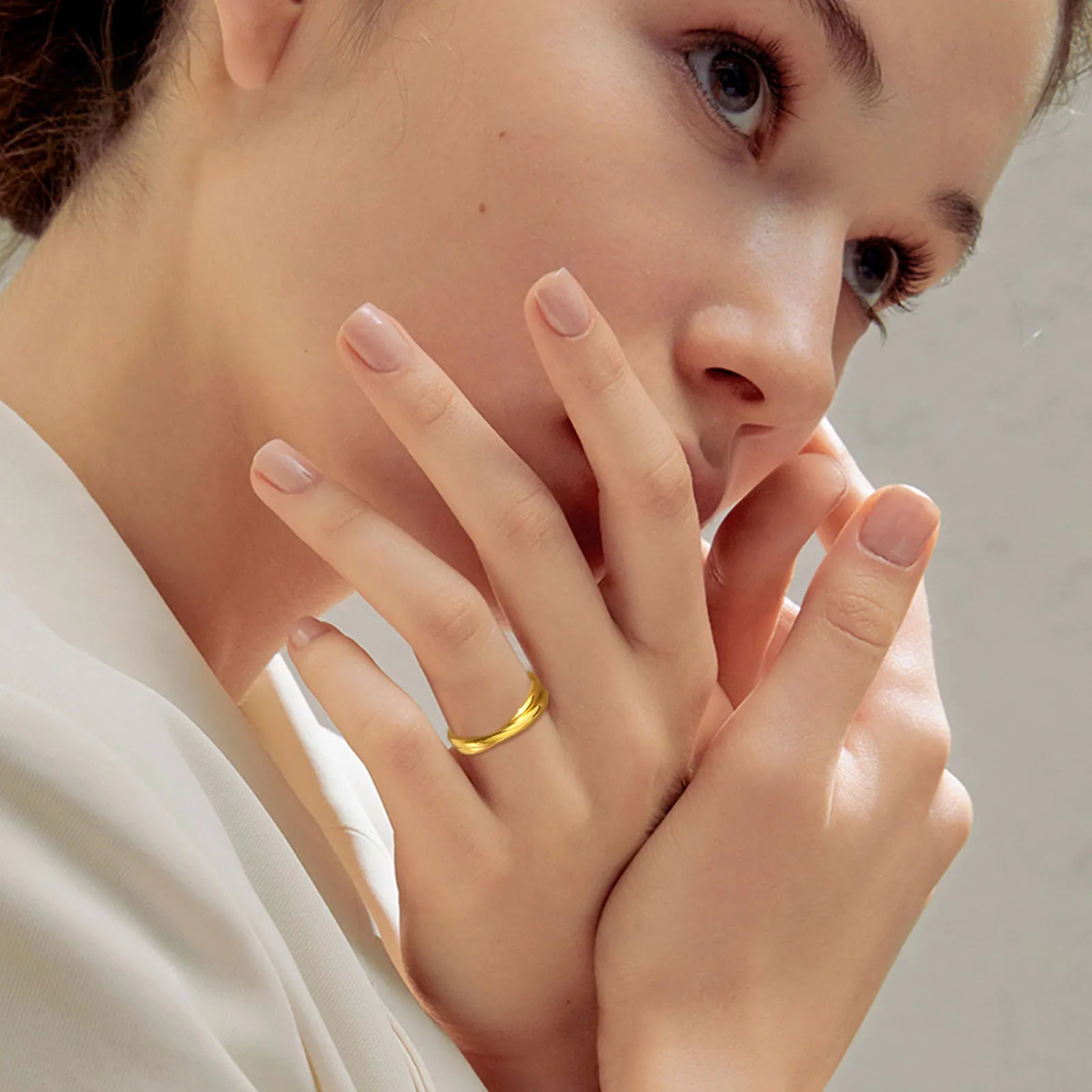 “Bague Roulante Contemporaine Verrouillée en Acier Inoxydable – Or”